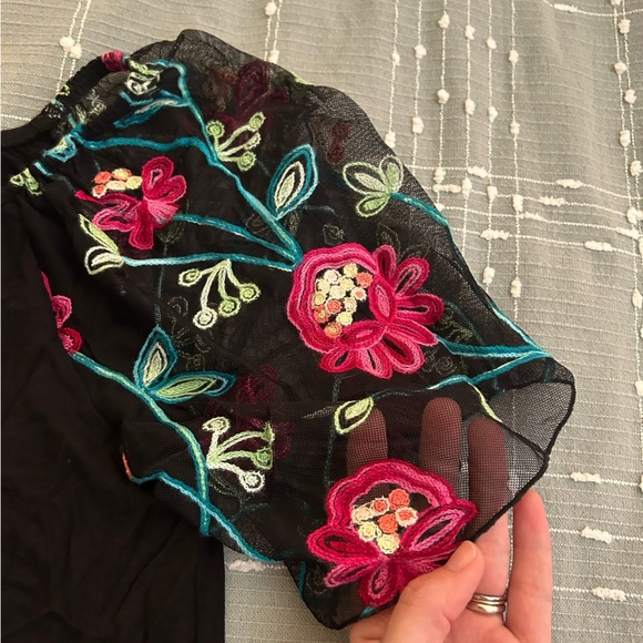 Kim and Cami Floral Embroidered Black pink Top size S - Picture 3 of 8
